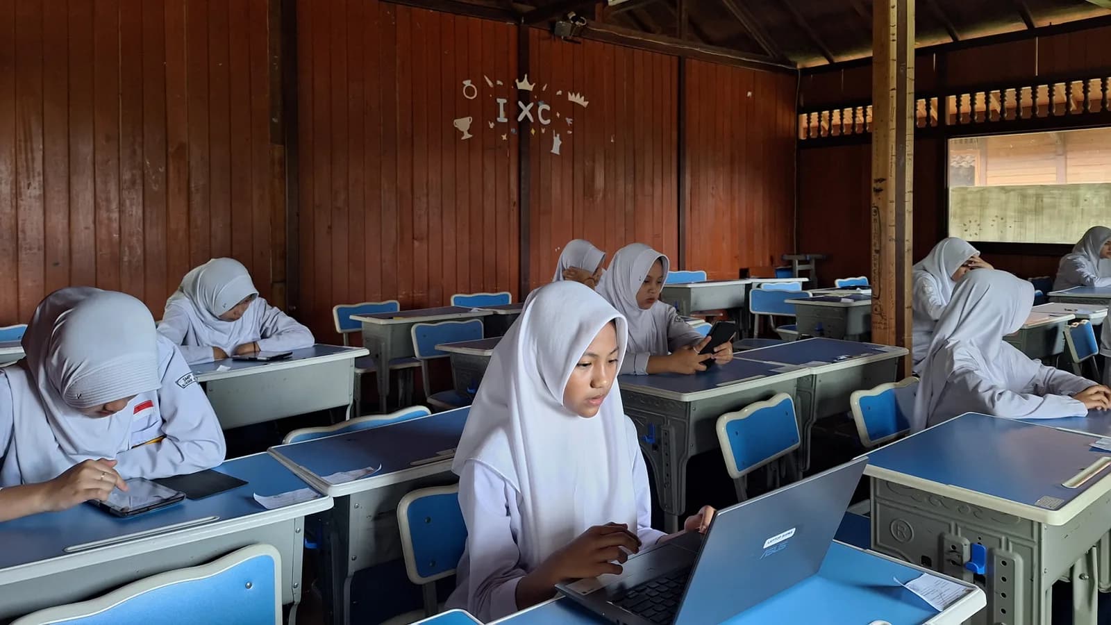 Ruang kelas belajar santri akhwat