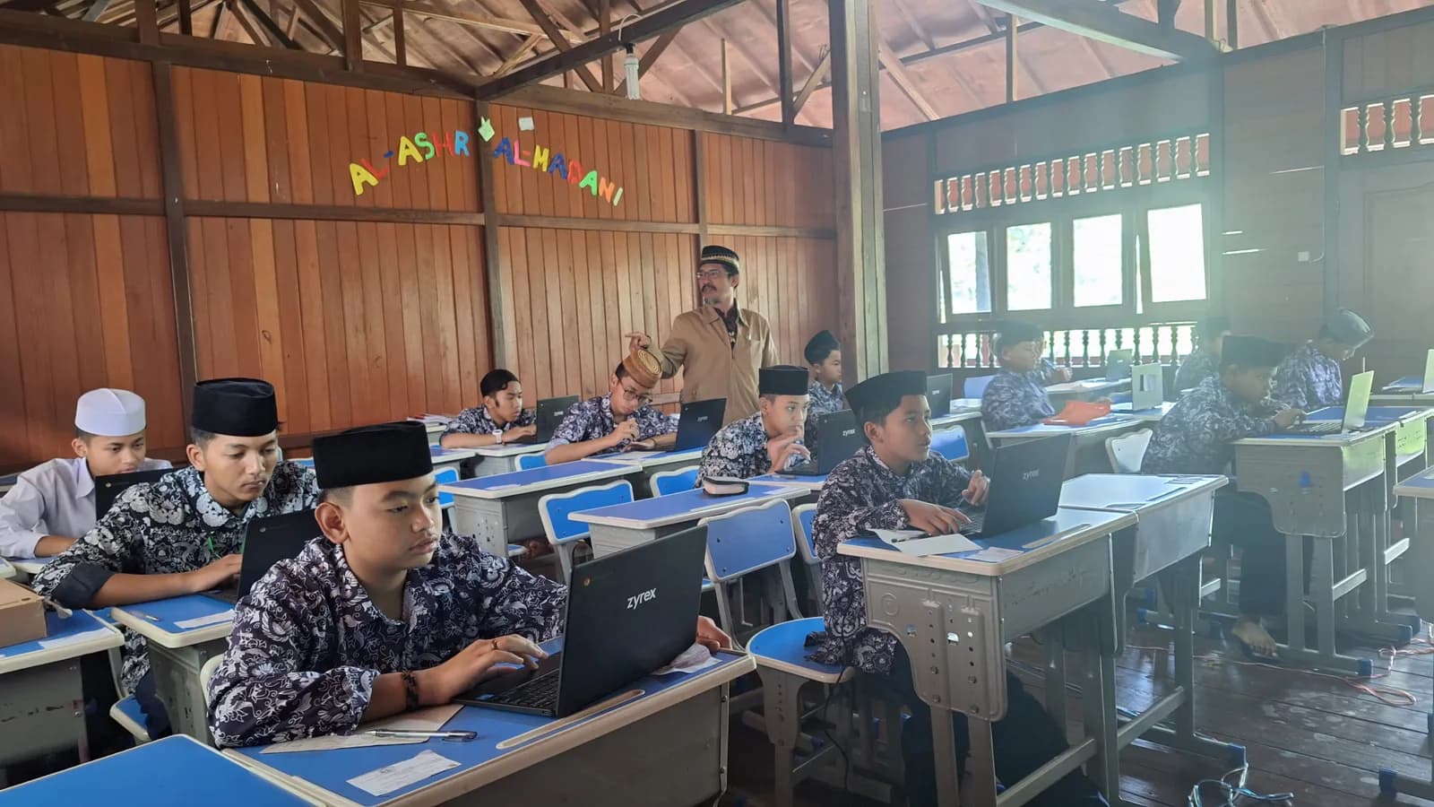 Ruang kelas belajar santri ikhwan