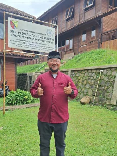 Potret Rizky Pratama, S.E., Guru IPS SMP Plus Al 'Ashr Al Madani